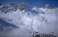 �e�B�[�j���̒��ƎR